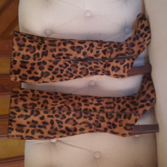Knee high leopard boots - Picture 2 of 3